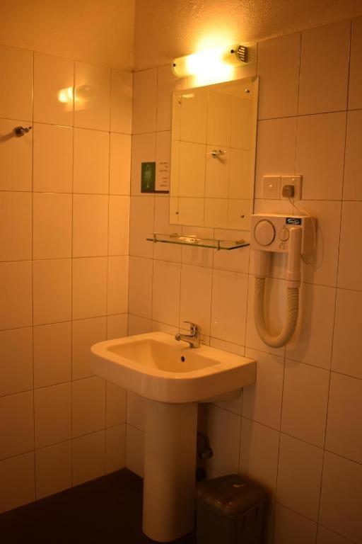 Forest Edge Hotel Ginigathena Екстериор снимка