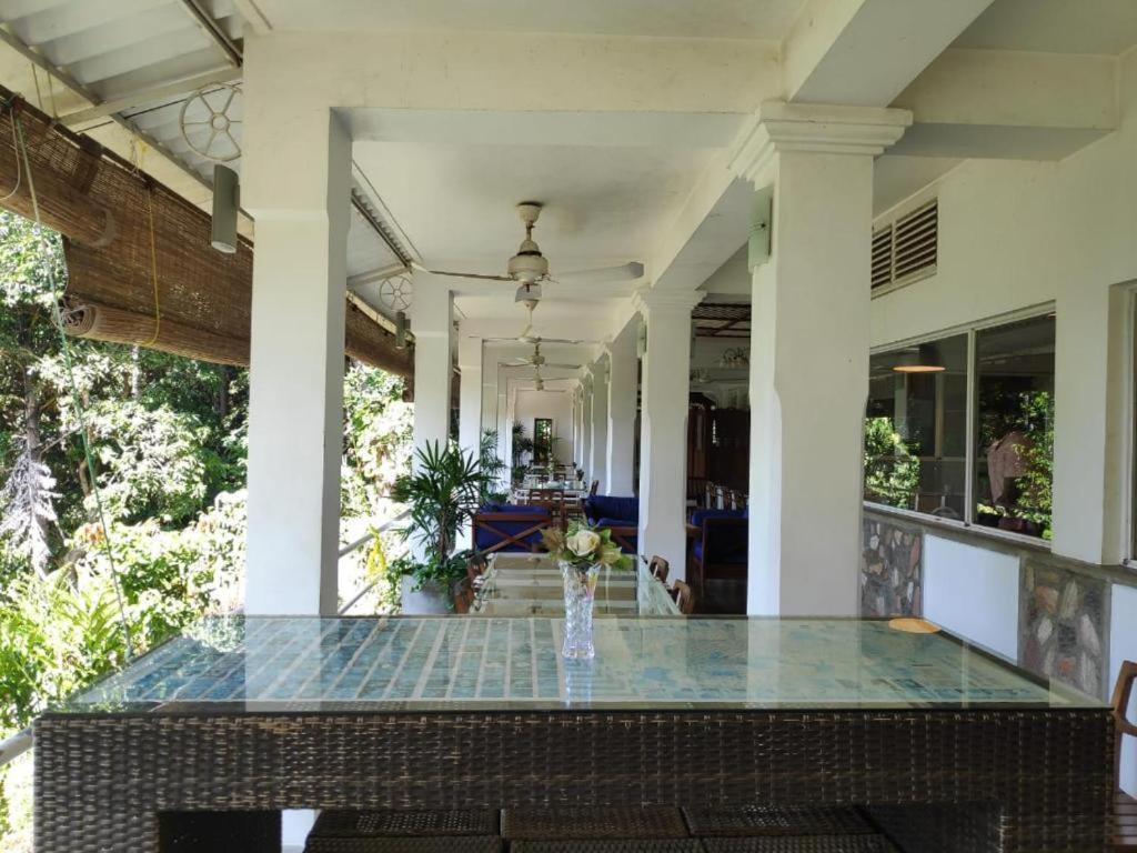 Forest Edge Hotel Ginigathena Екстериор снимка